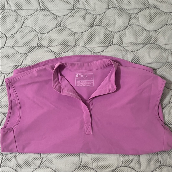 Figs  Pink Scrub Set with Red Drawstring - Picture 2 of 3